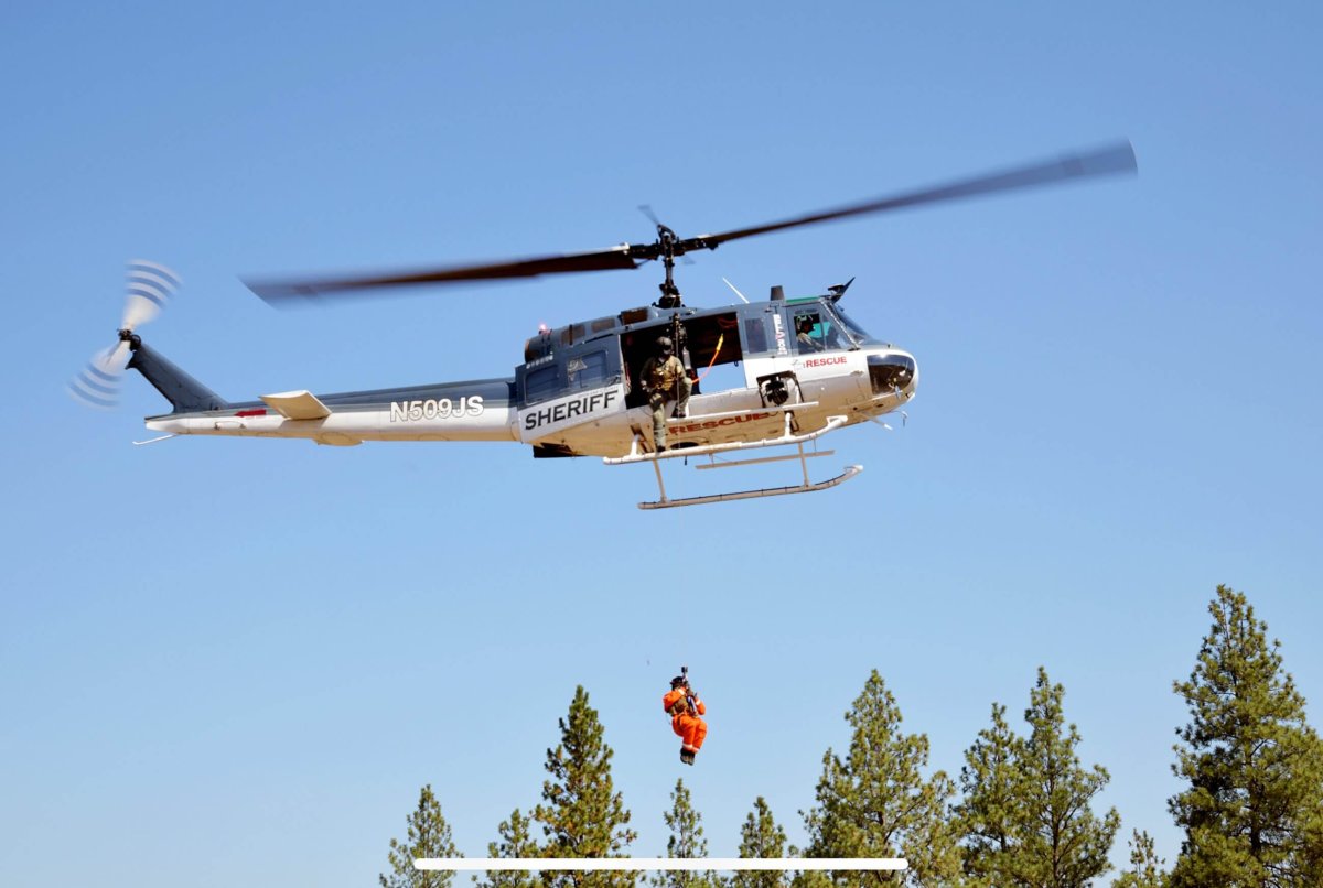 Hubschrauberbesatzung aus Spokane schließt Fernrettungseinsatz mit Seilrettung in Idaho ab